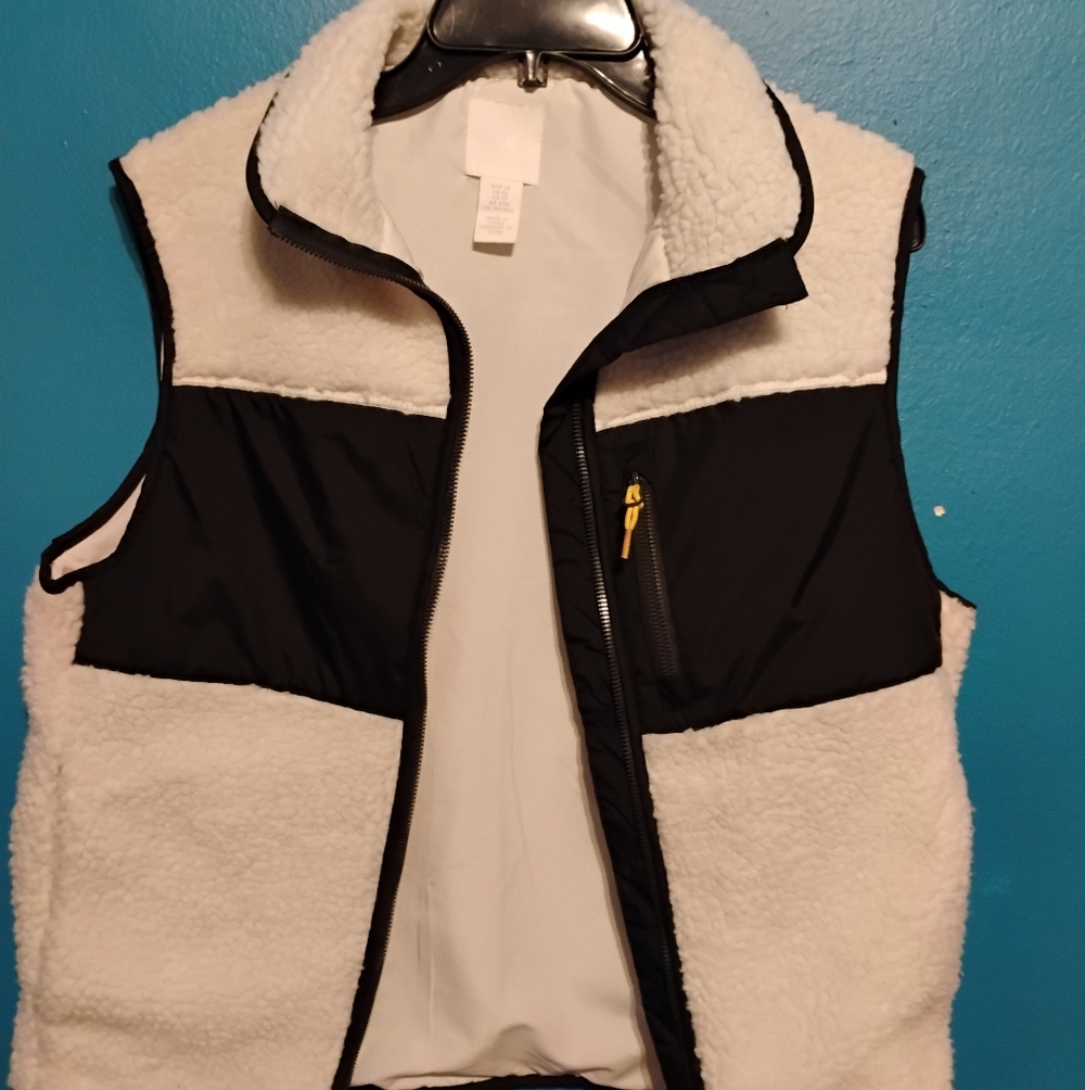 H&M  Black and White Fleece Vest